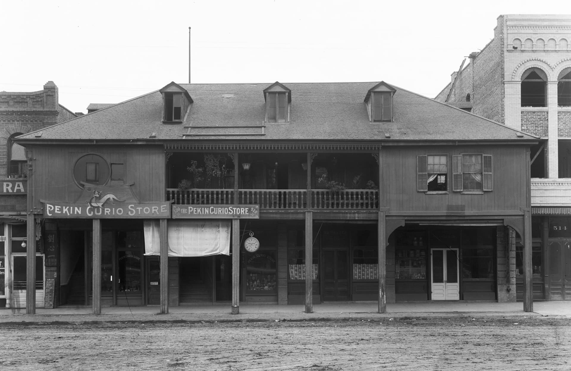 Exterior view of the Pekin Curio Store in Los Angeles Plaza, ca.1909
