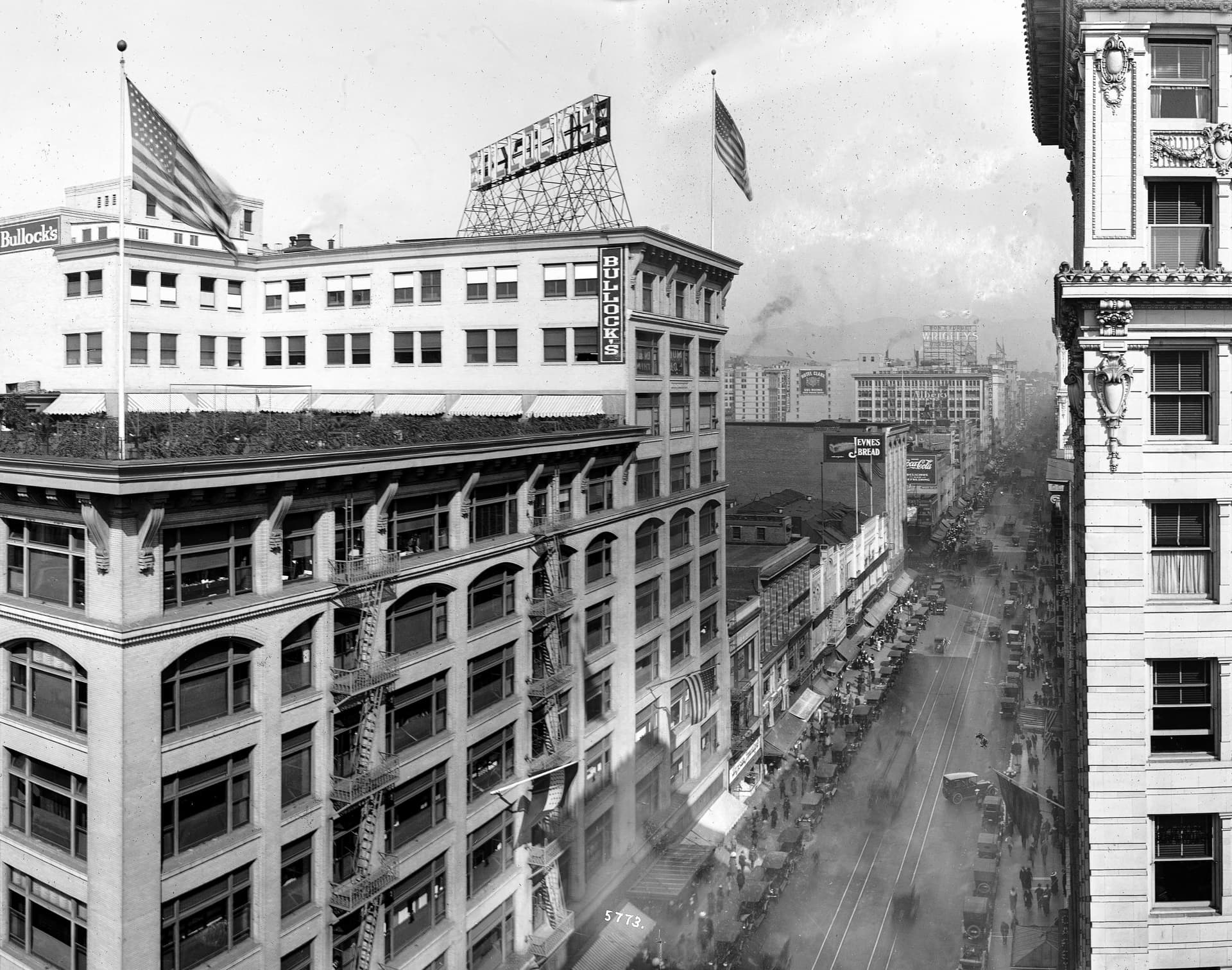BroadwayNorthFromSeventh1917 (cropped)