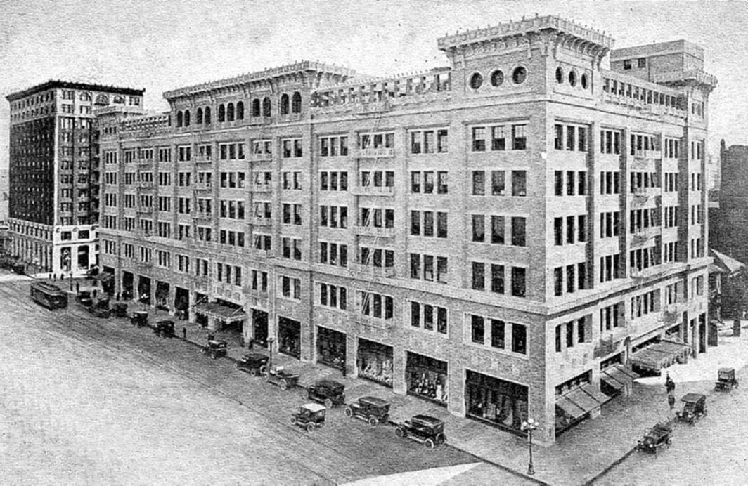 J. W. Robinson's new 7th Street store at launch 1915