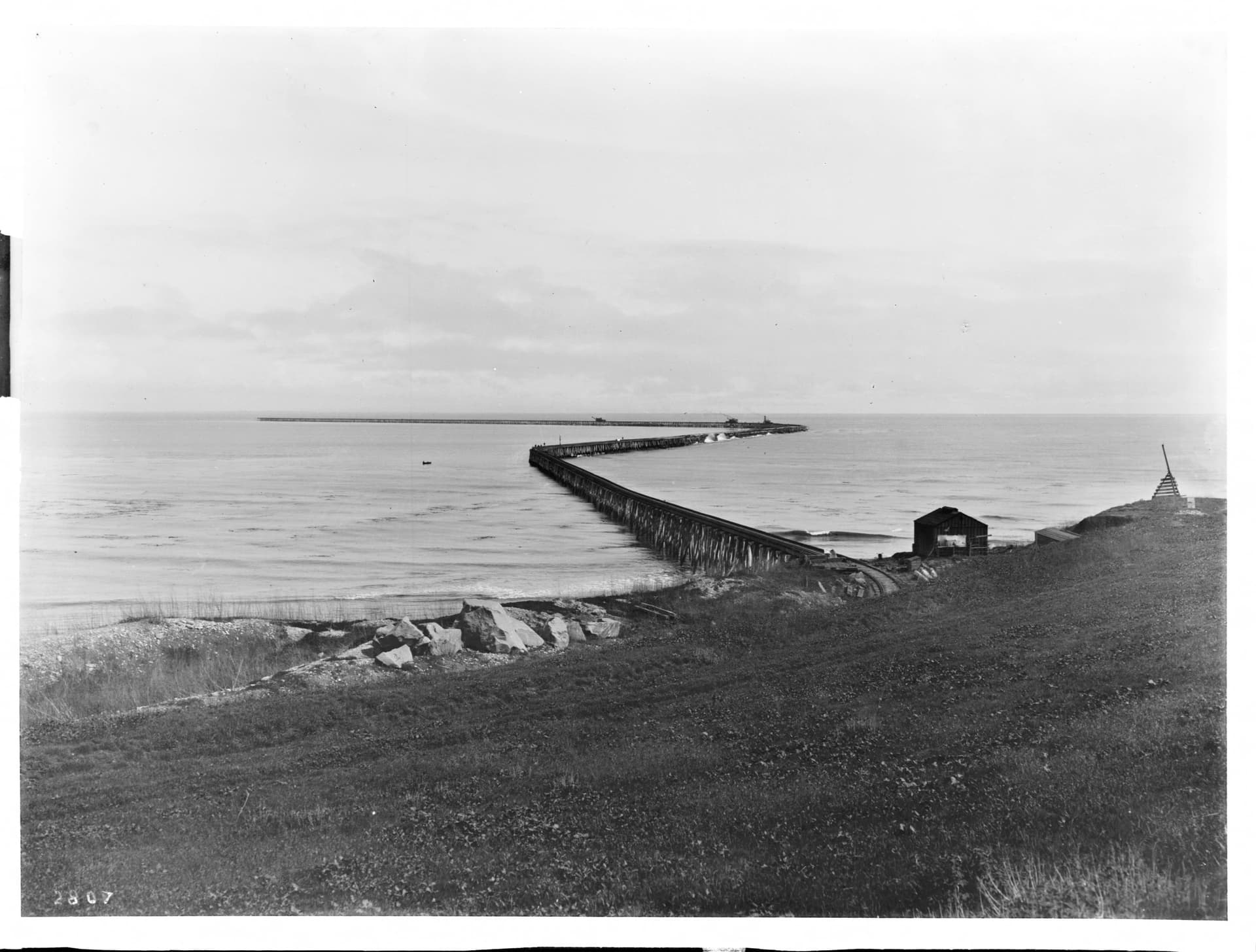 Construction of the San Pedro government breakwater from shore