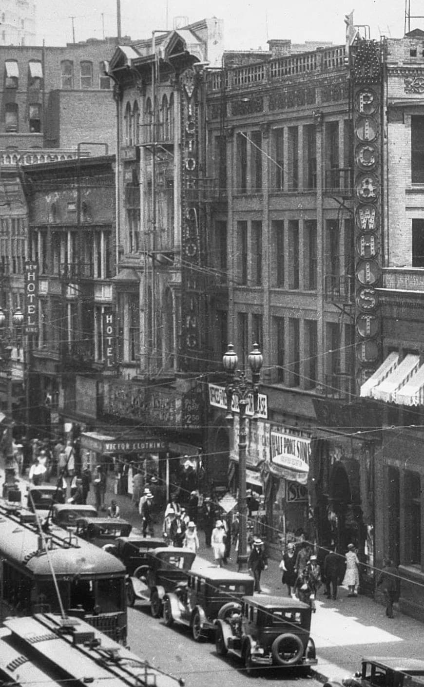 East side of Broadway, 1924.New King Hotel in Gordon Bldg. (206–10). 1920–1964 location …