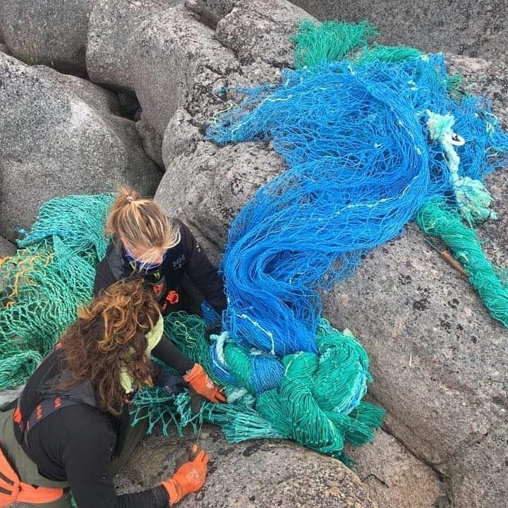 This is what 100 kilo of stuck fish net looks like.