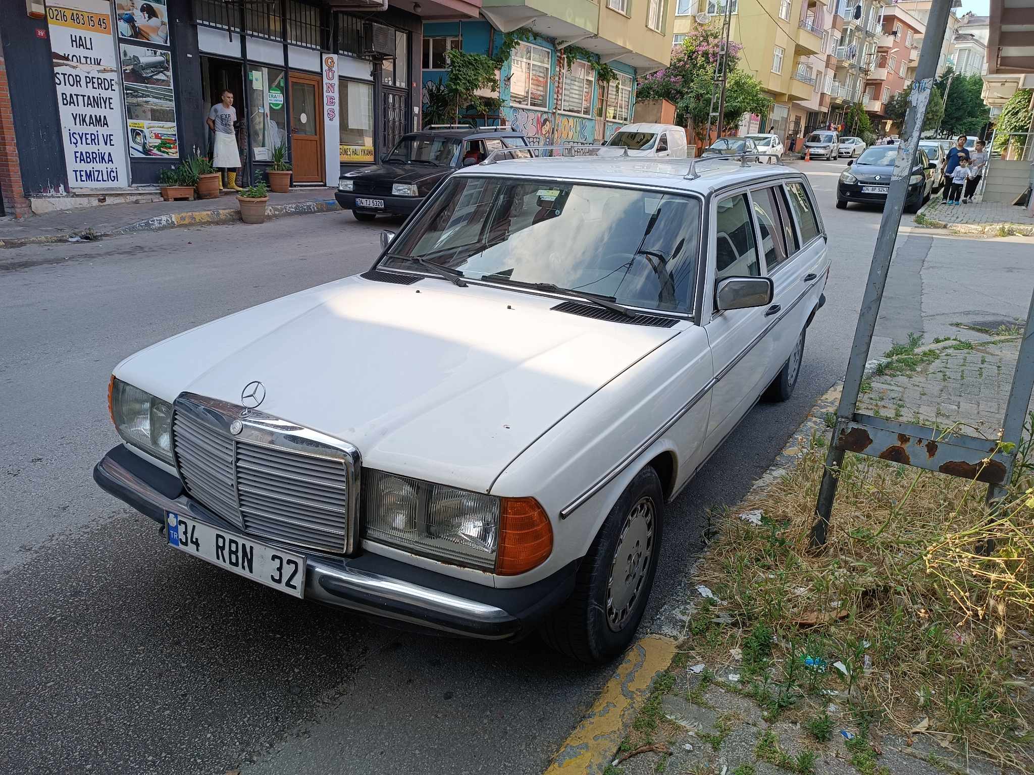 The W123 estate (T-modell)