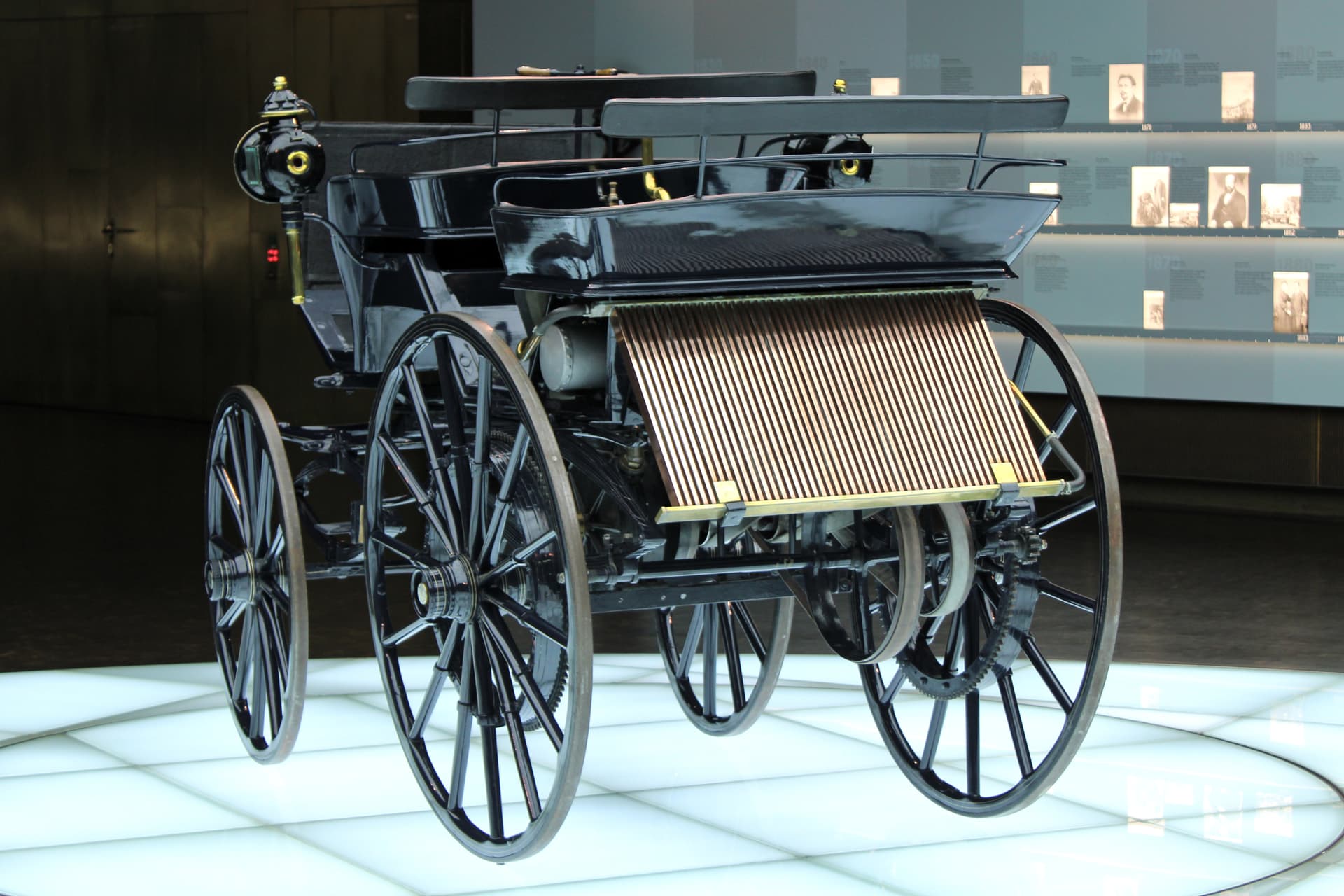 Daimler's motorised carriage (1886)
