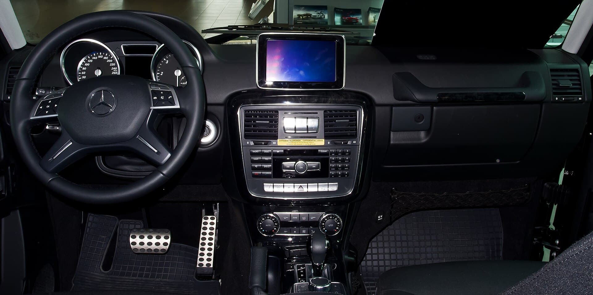 The W463 interior after three facelifts