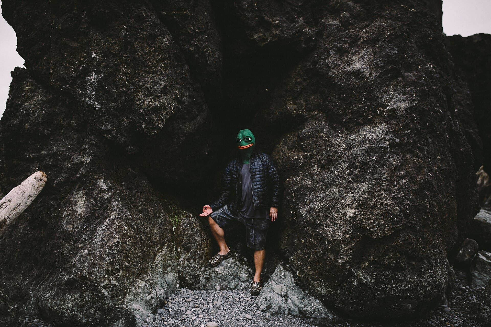 Artist in a Pepe mask at Ruby Beach