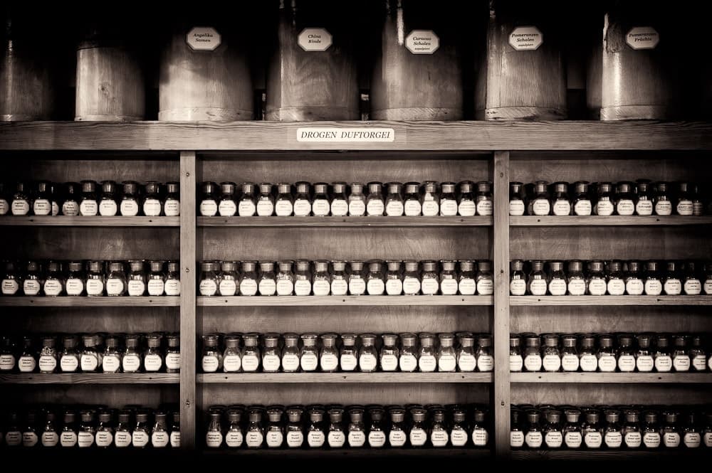 The perfumer’s organ (the nose’s workbench)