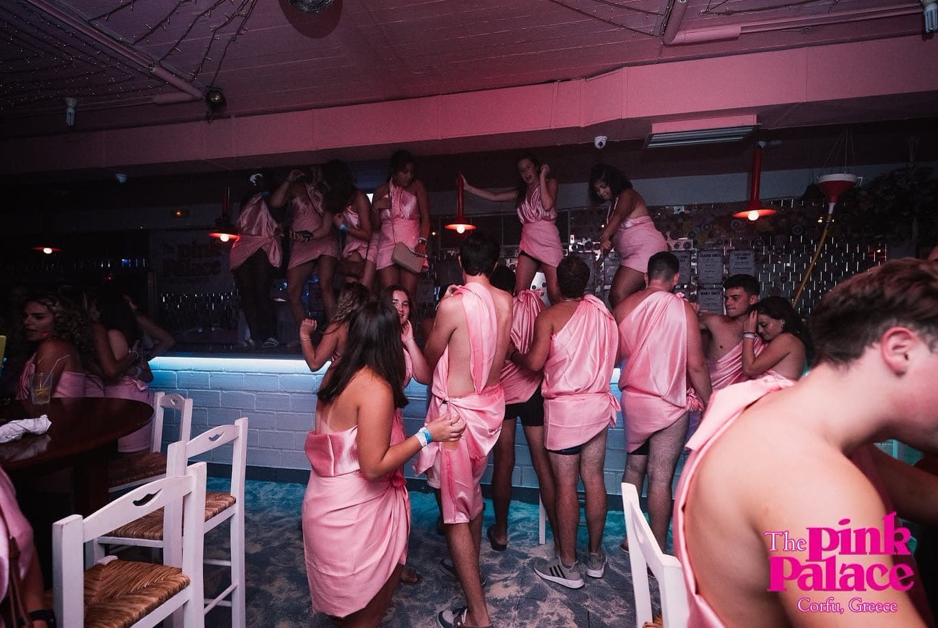 Check the pictures from our last TOGA Party What a party! (4 of 7)