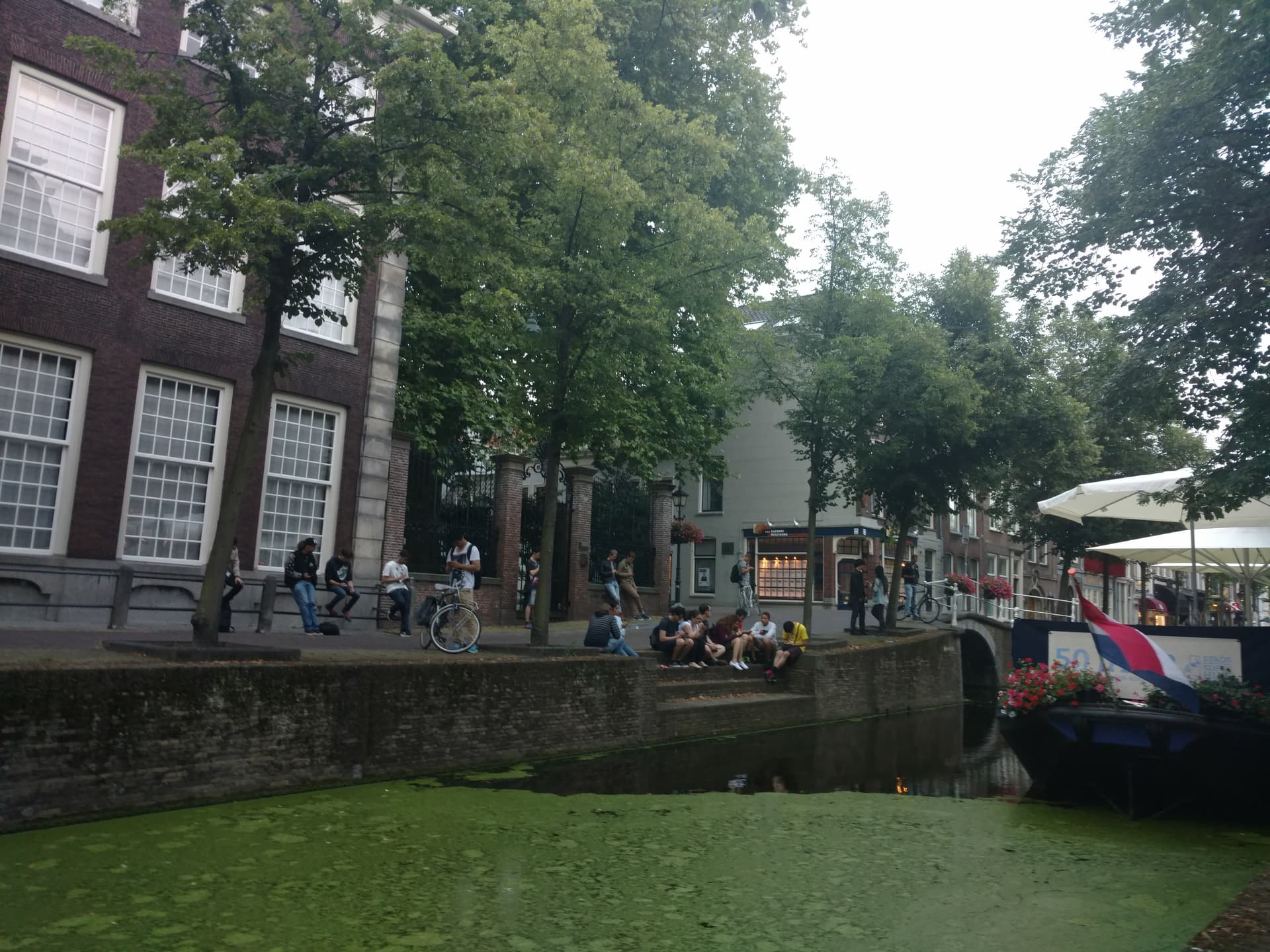 Canal-side Pokémon hunting in Delft