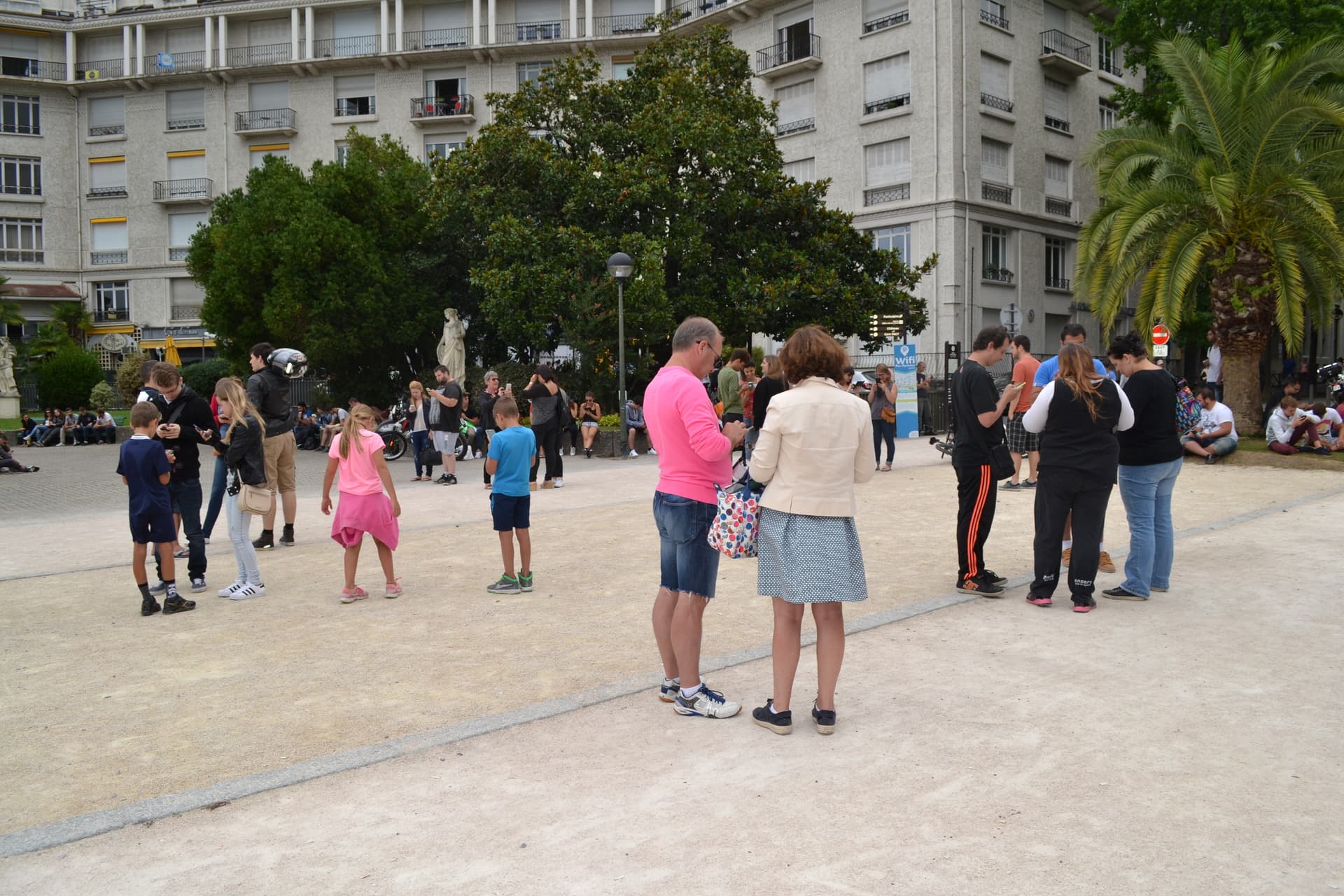 GO players in Square Aragon, Pau