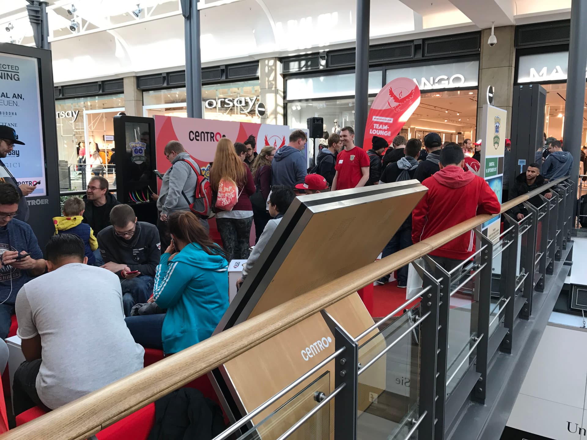 Safari Zone crowd at CentrO
