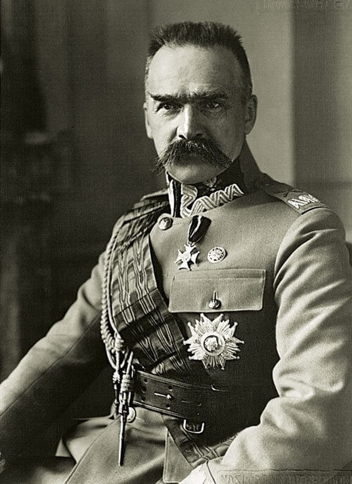 Piłsudski Joins Socialists