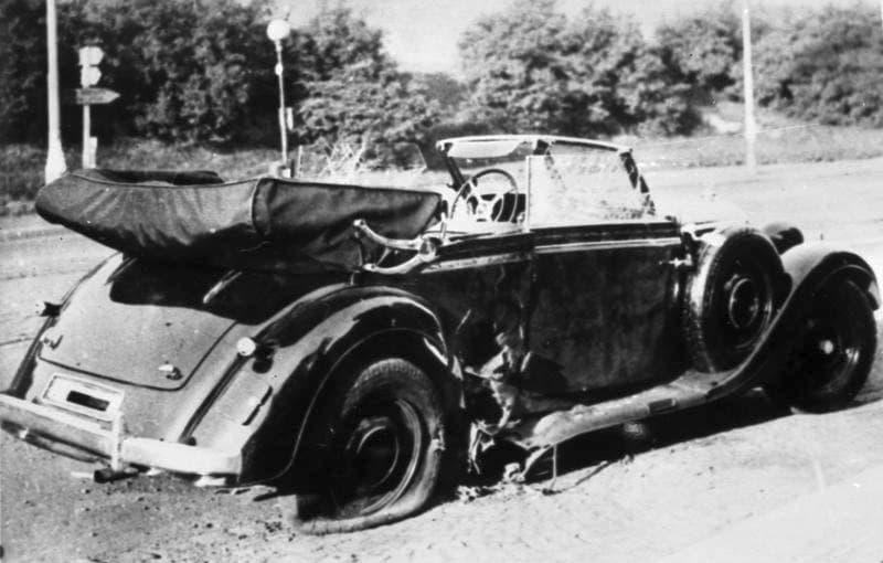 Heydrich is ambushed in Libeň