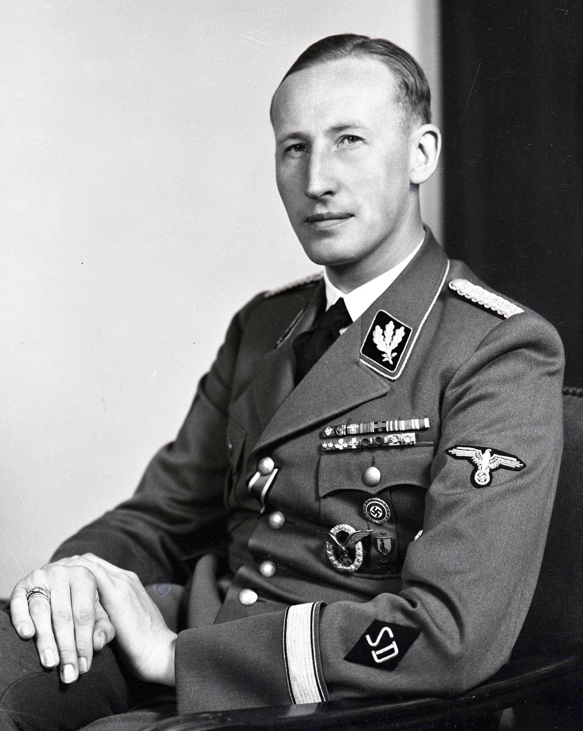 Heydrich arrives in Prague