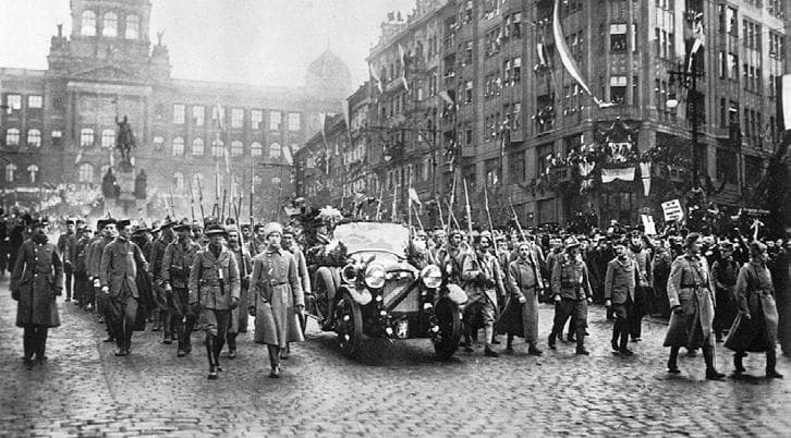 Masaryk Returns to Prague