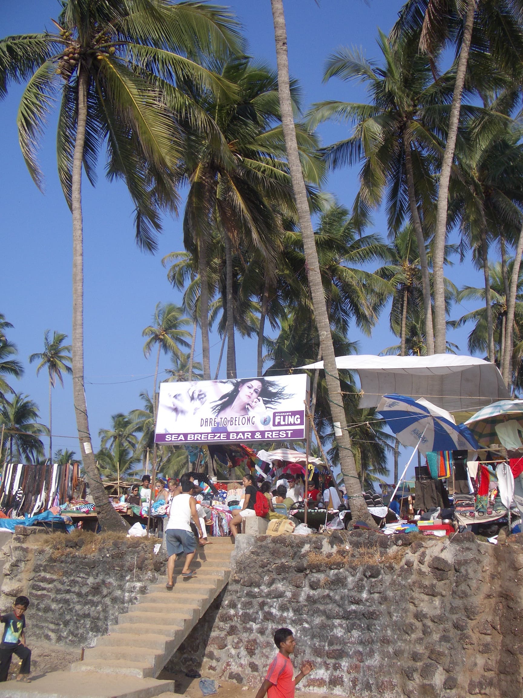 0664 Anjuna Flea Market 2006-02-15 16-41-03 (10544429736)