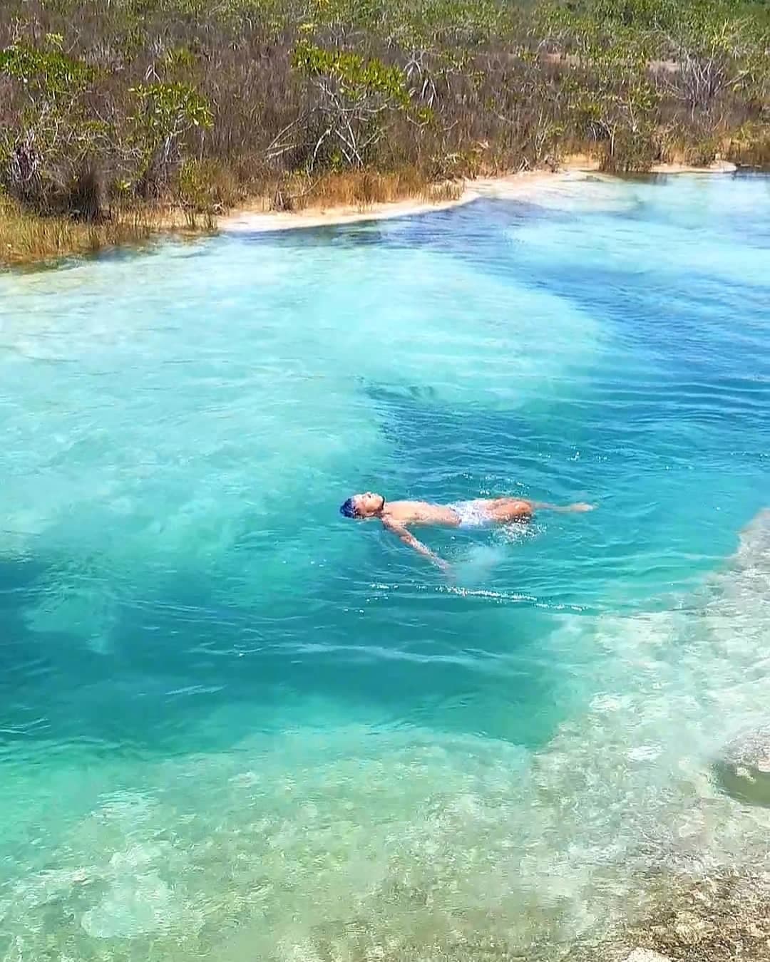 Pasas un dia en bacalar mexico y se te reiniciá la vida. (2 of 3)