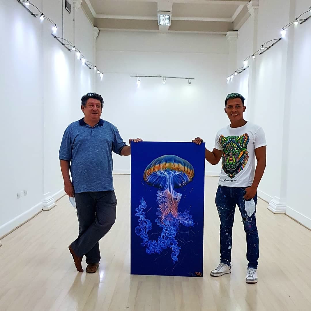 Hoy haciendo entrega en la galeria de la aduana de una de mis piezas para su colección… (1 of 2)