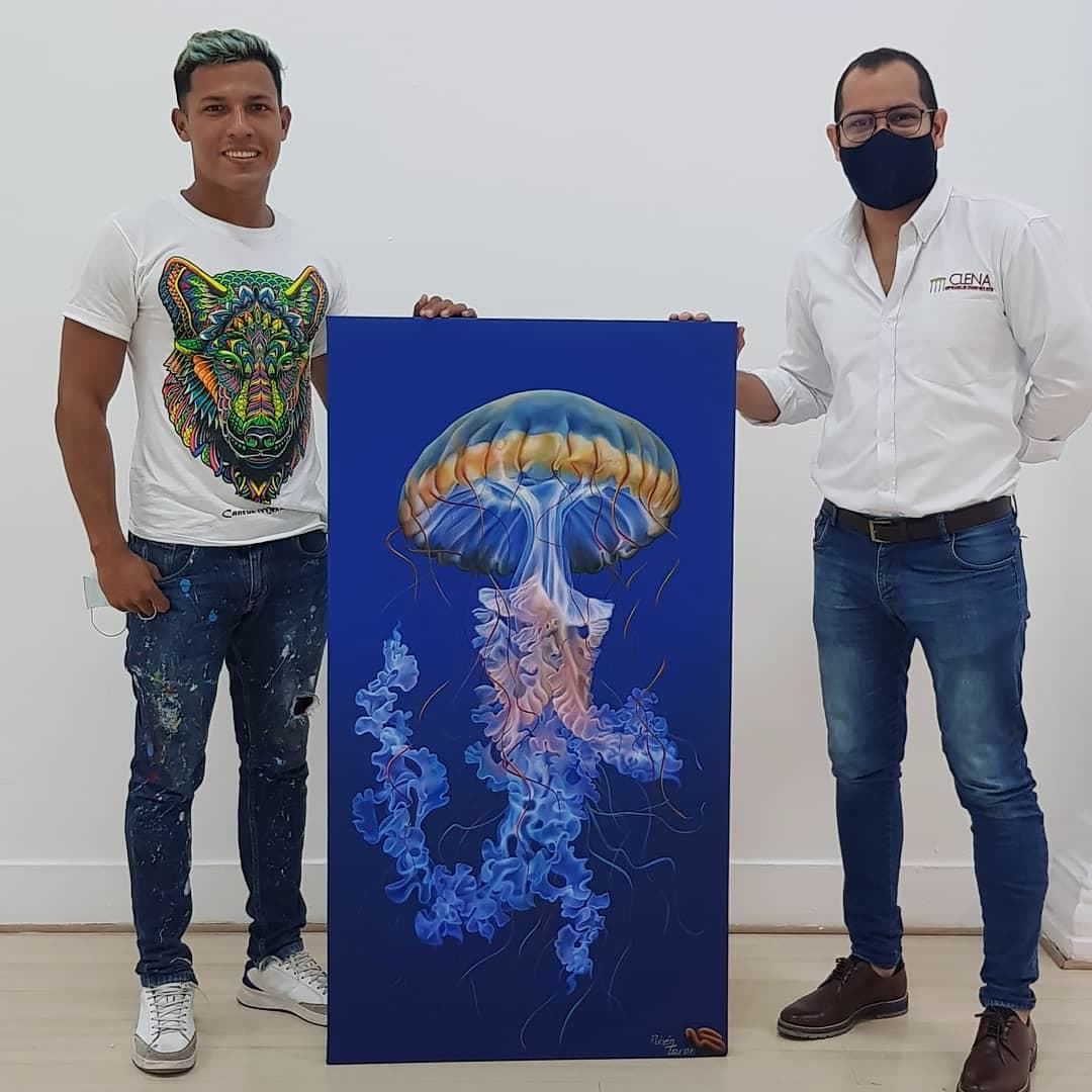 Hoy haciendo entrega en la galeria de la aduana de una de mis piezas para su colección… (2 of 2)