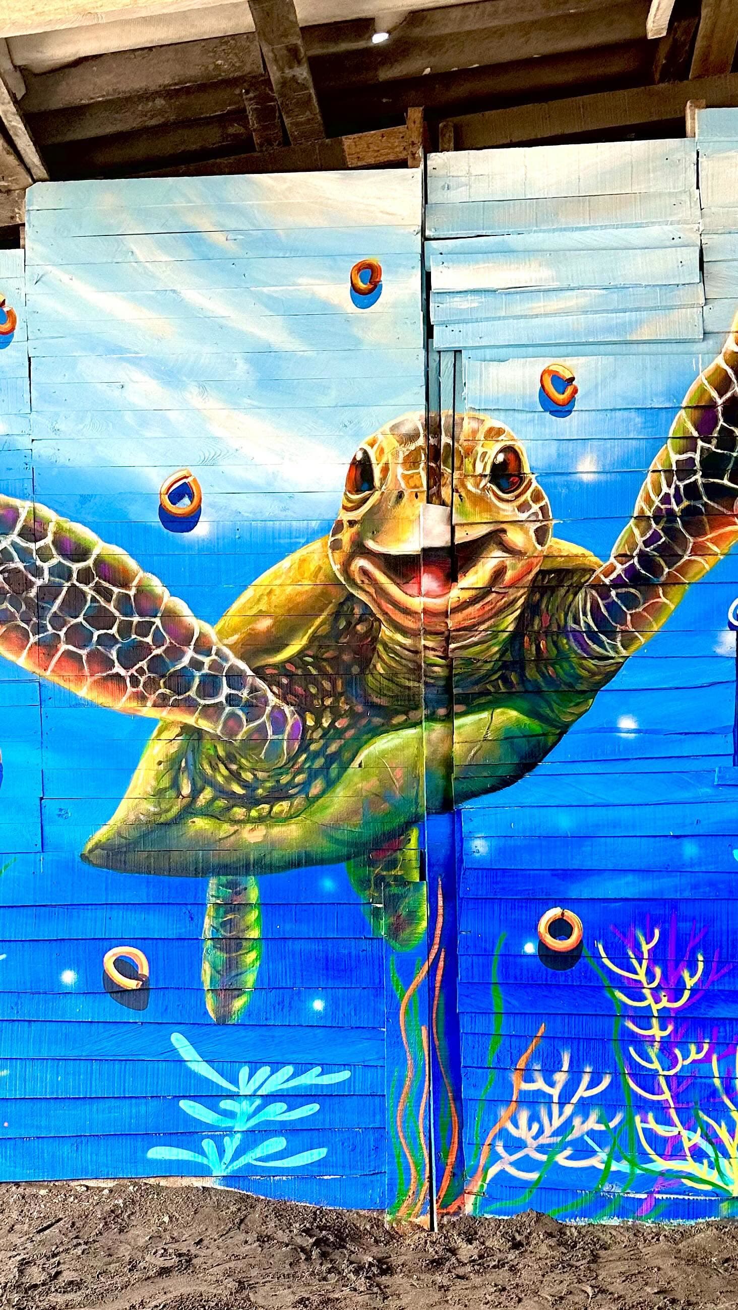 A unos cuantos metros del mar.