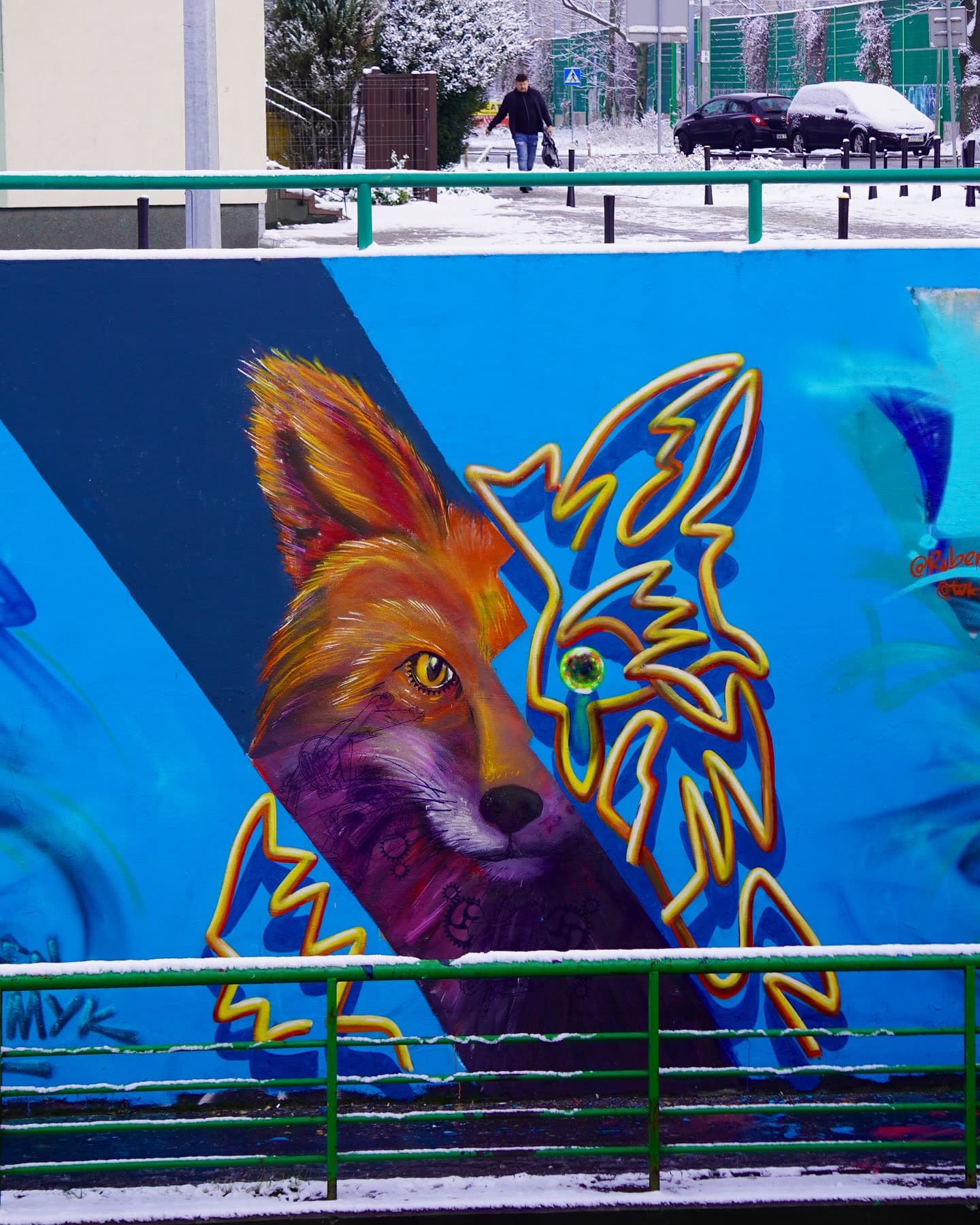 I want to share with you this mural made in the impressive city of Warsaw. (1 of 5)