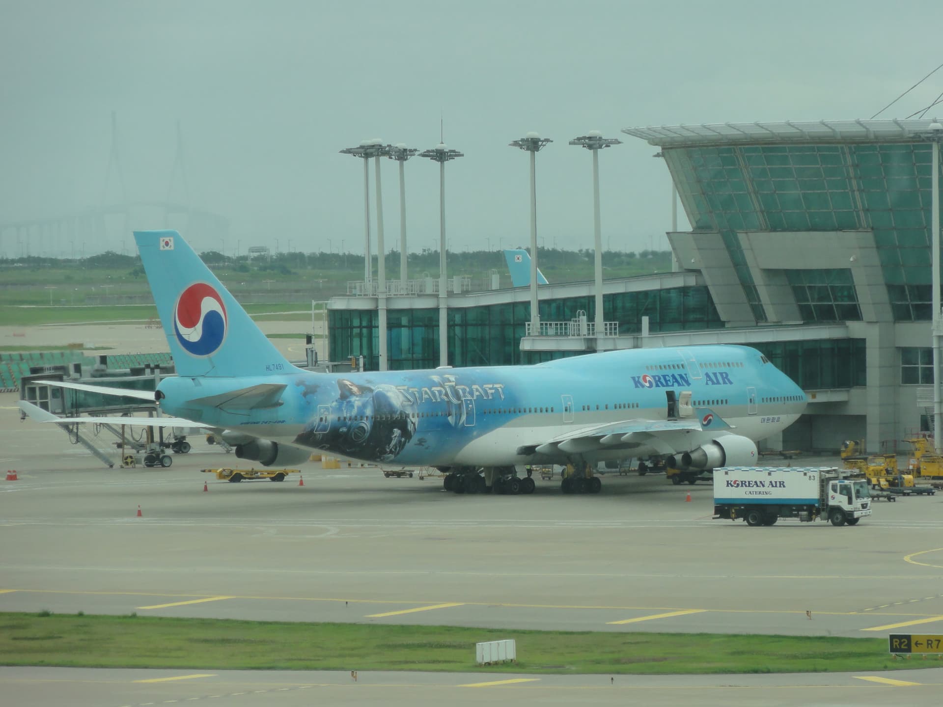 StarCraft II on a Korean Air 747