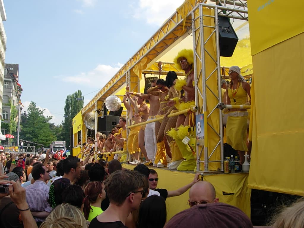 Yellow Lovemobile with sound stack and dancers, 2004