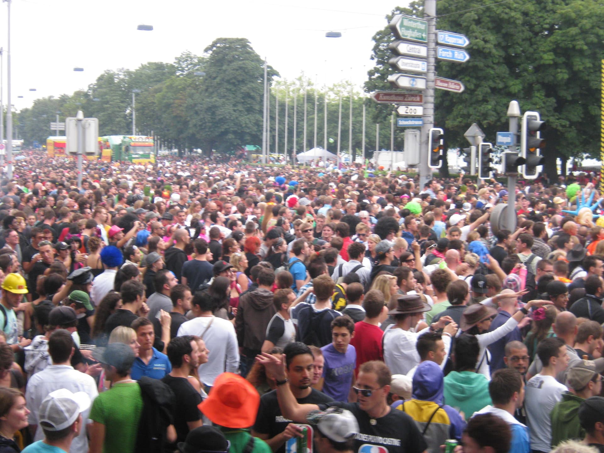 Huge crowd on the parade route, Street Parade 2010