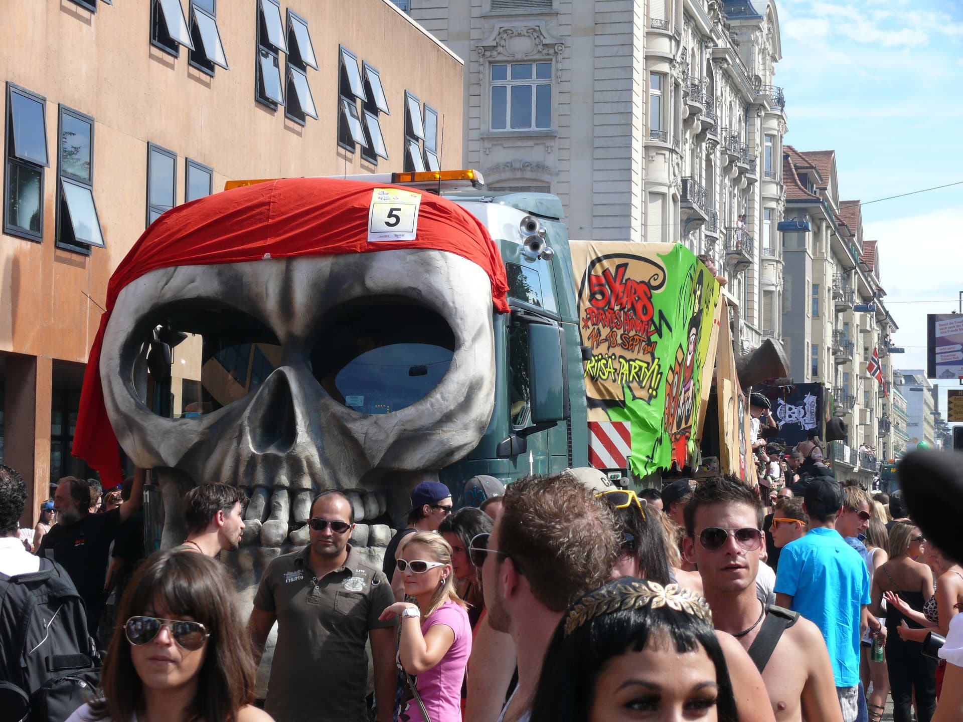 Skull Lovemobile in the street, Street Parade 2011
