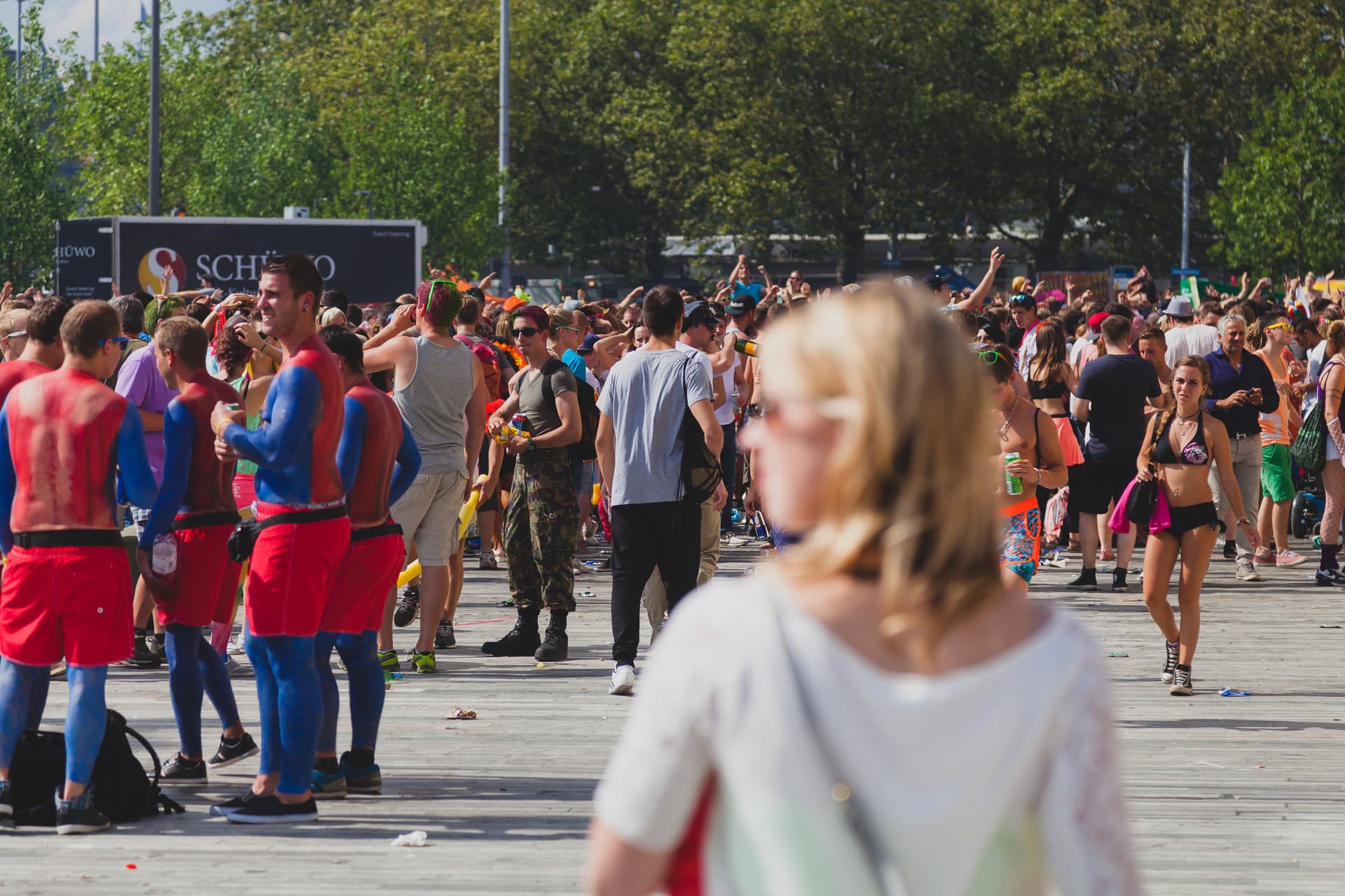 Crowd and stands along the route, 2014