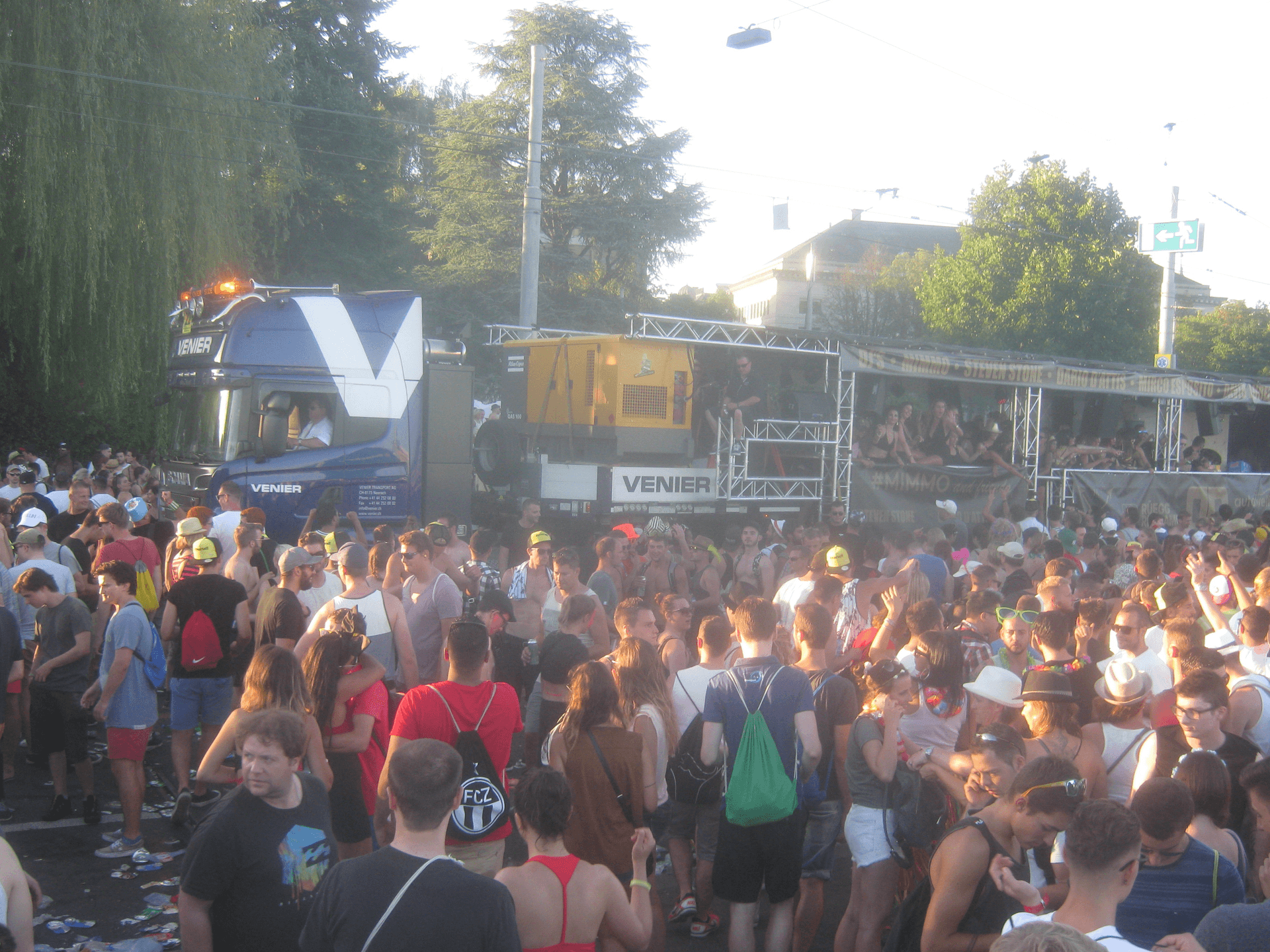 Lovemobile and crowd, Street Parade 2016