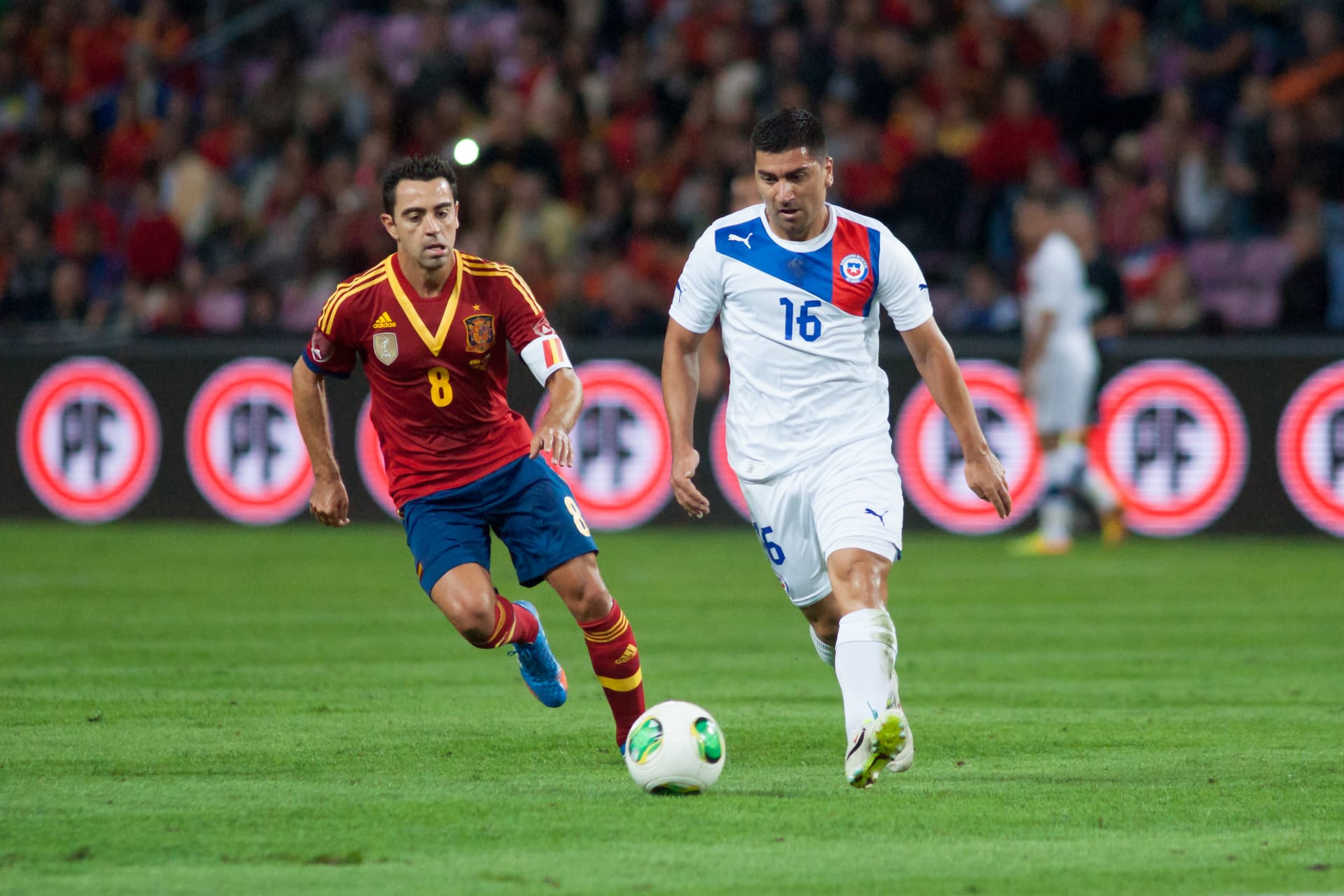 Xavier Hernández (L), David Pizzaro (R) Spain vs. Chile, 10th September 2013