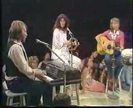 ABBA, Olivia Newton-John & Andy Gibb performing Beach Boys — ABBA, Olivia Newton-John & Andy Gibb performing Beach Boys