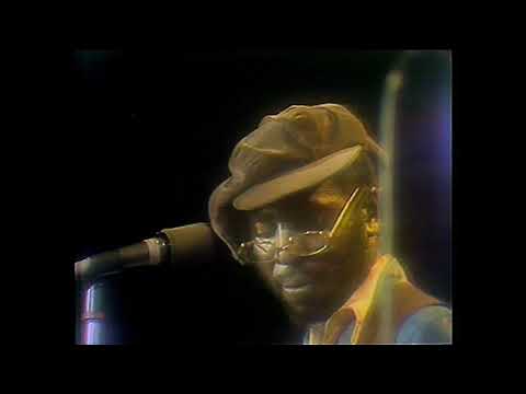 Curtis Mayfield - Freddie's Dead 1972 (in concert)