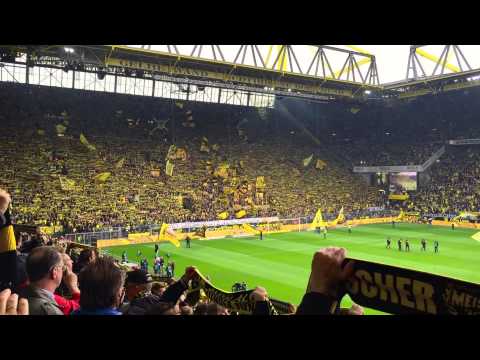 Südtribüne / Gelbe Wand singing You'll Never Walk Alone