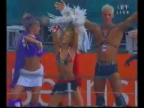 Madwave's set at the 2001 parade, part two