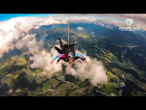 Julia & Red Bull Skydive Team #VirtualPlayground Recap