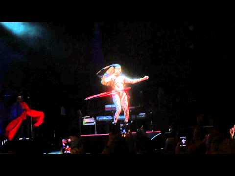 Grace Jones - Slave to the Rhythm @ Cactusfestival (hula hoop)