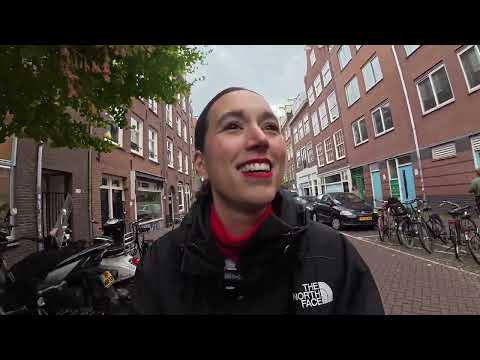 Interviewing Rose Ringed on a tandem | Tomorrowland Expo at ADE