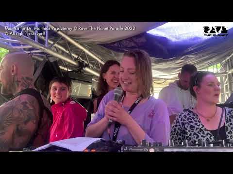 Monika Jagodda recites Dr. Matthias Pasdzierny's Speech @ Rave The Planet Parade 2022
