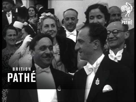 Newsreel coverage of the royal wedding