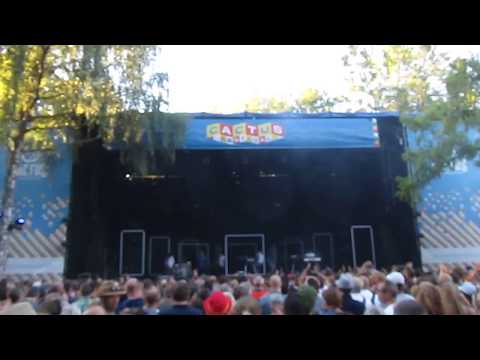 Charlotte Gainsbourg - 'Les Oxalis' @ Cactusfestival Brugge 14 juli 2018