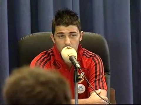 Xavi y Villa reciben el premio de la UEFA