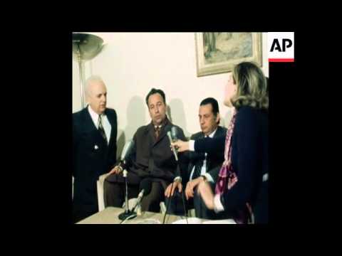 An Albanian minister lands in Athens