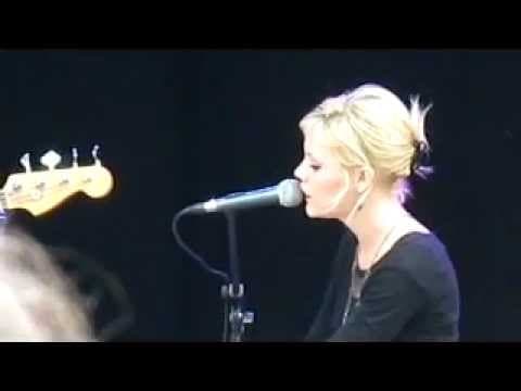 Trixie Whitley - 'Breathe You In My Dreams' @ Cactusfestival Brugge 2012