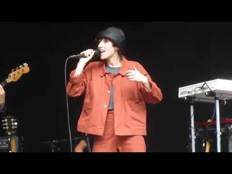 Aldous Harding - 'Right Down The Line' @ Cactusfestival Brugge 7 juli 2019