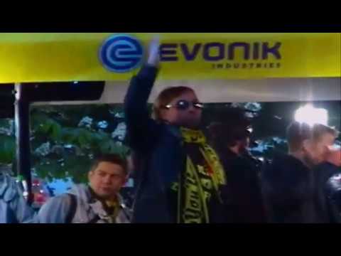 Klopp dancing with the BVB players after the Double