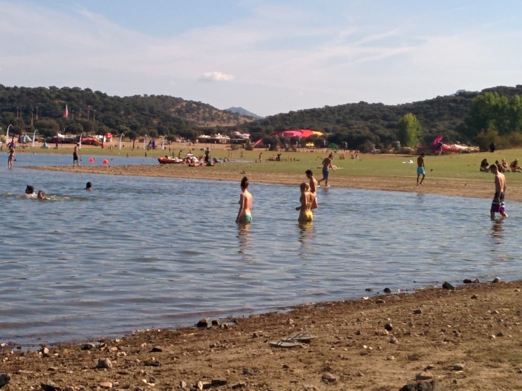 Bathing along the wide lake shore, Boom 2014