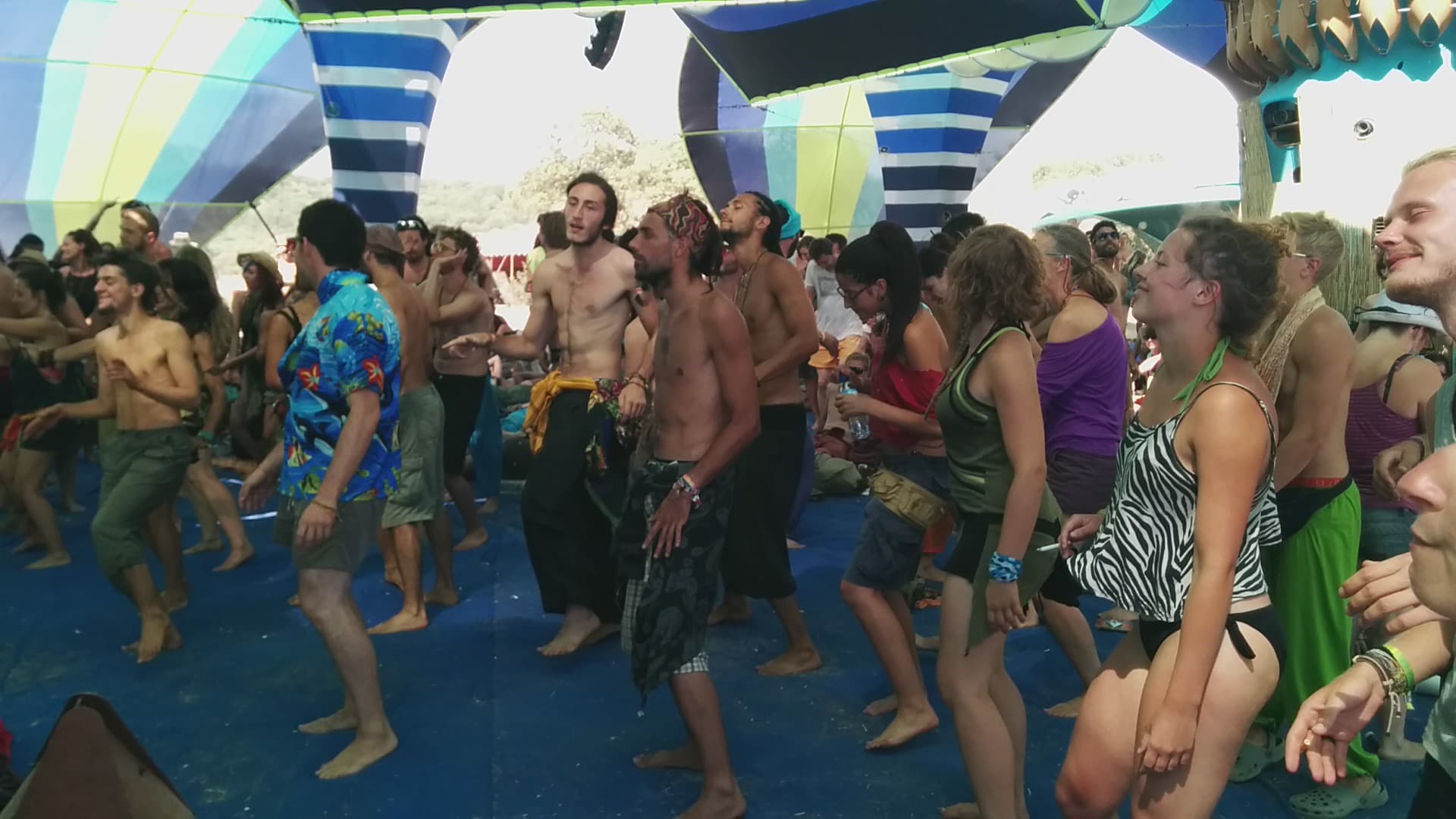 Crowd dancing in daylight at the main stage, Boom 2014