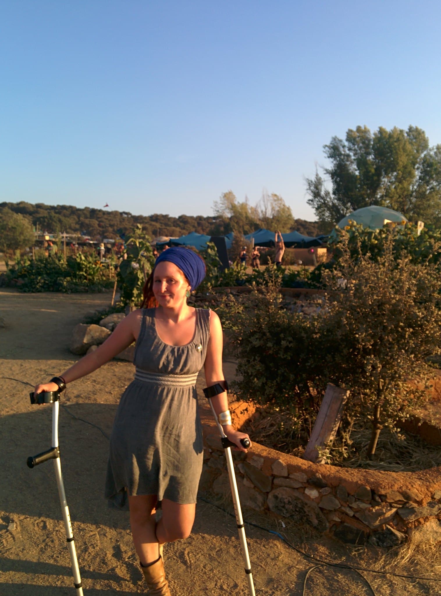 Crossing the site on crutches, Boom 2014